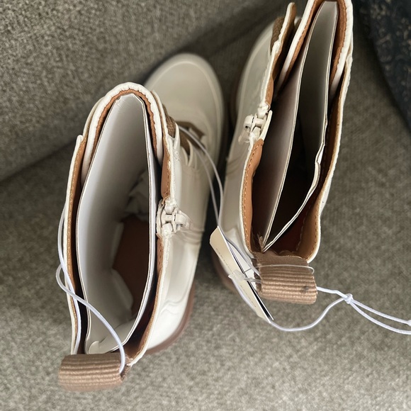 Off white boots with blue wallet & polka dot lining! - Picture 9 of 11